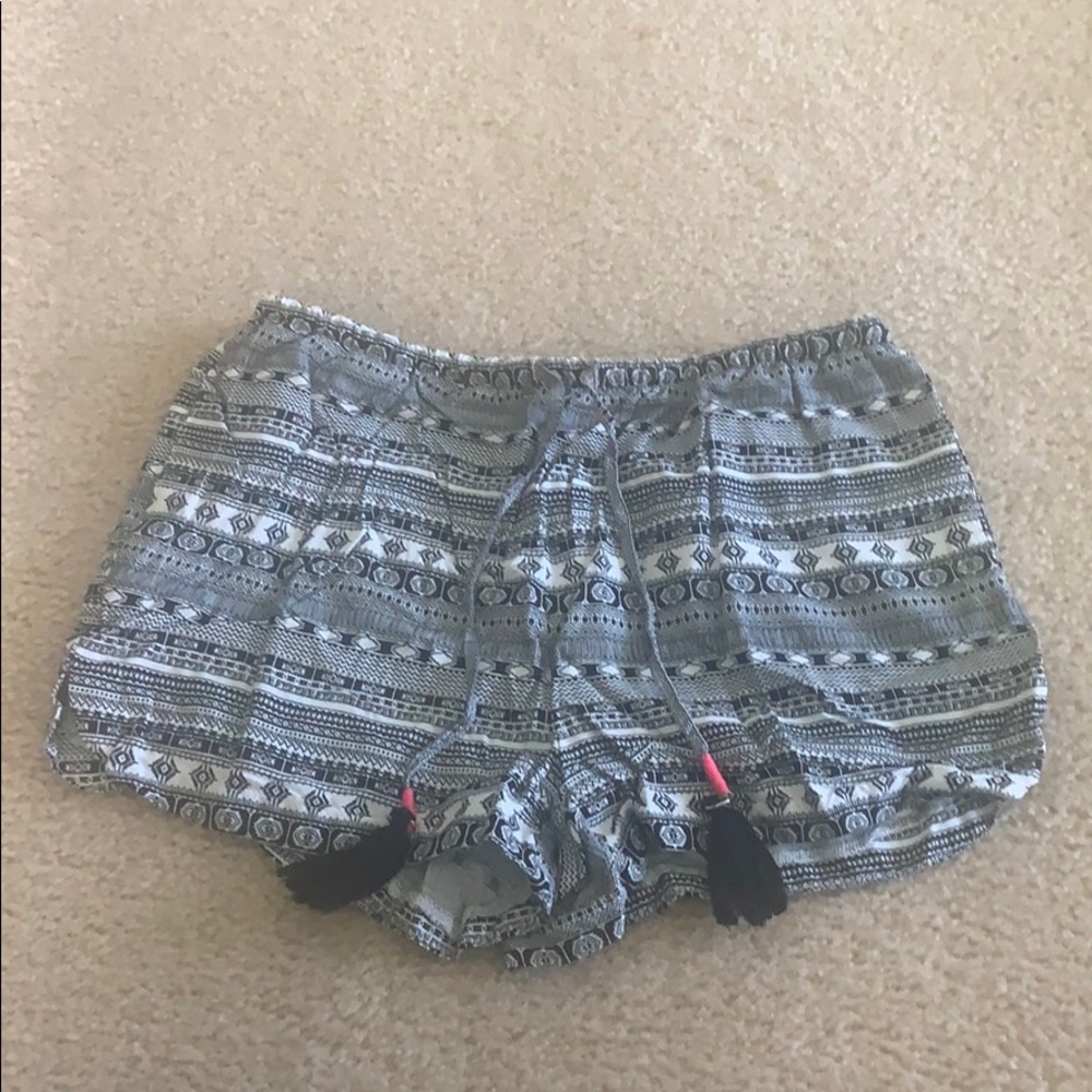 Tie waist, black and white print shorts